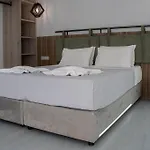 מלון דירות La Fleur 4*
